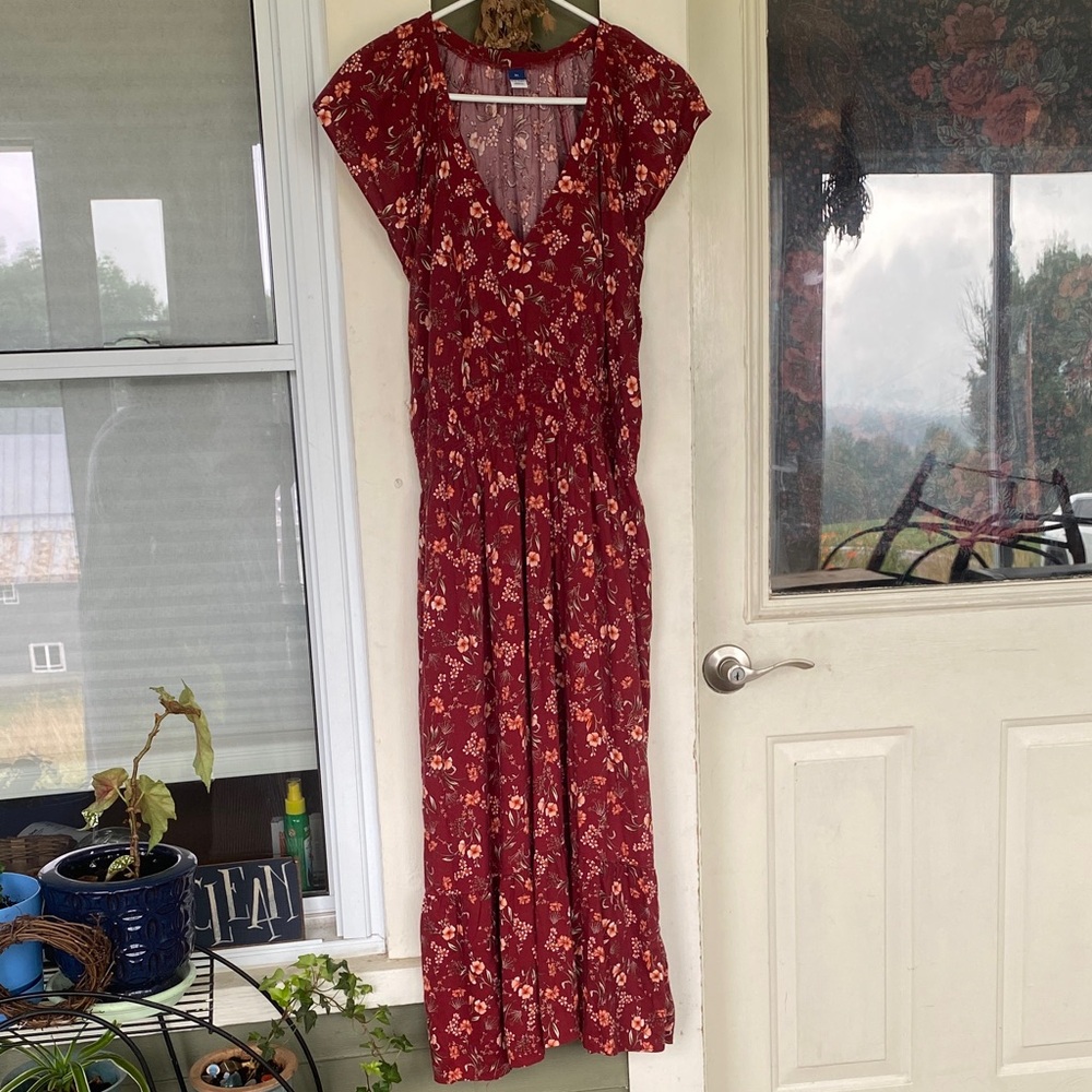 Old Navy Floral Maxi Dress, scrunchie waste with pockets!